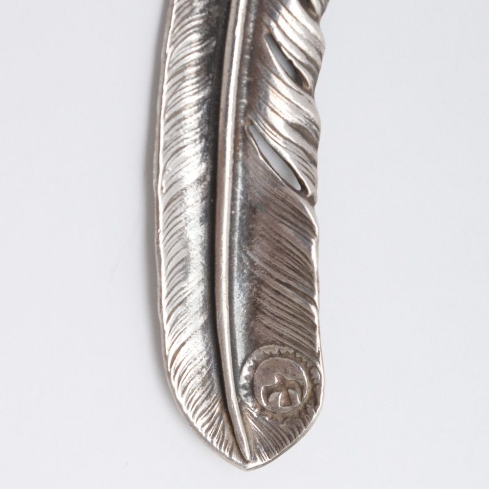 goro's メタル付き特大フェザー 右向き OLD - メルカリ