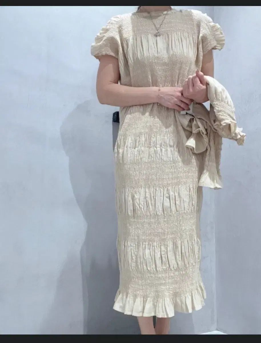 ISSEY MIYAKE 25年 meクリーム色 シューリンクONE PIECE プリーツプリーズ