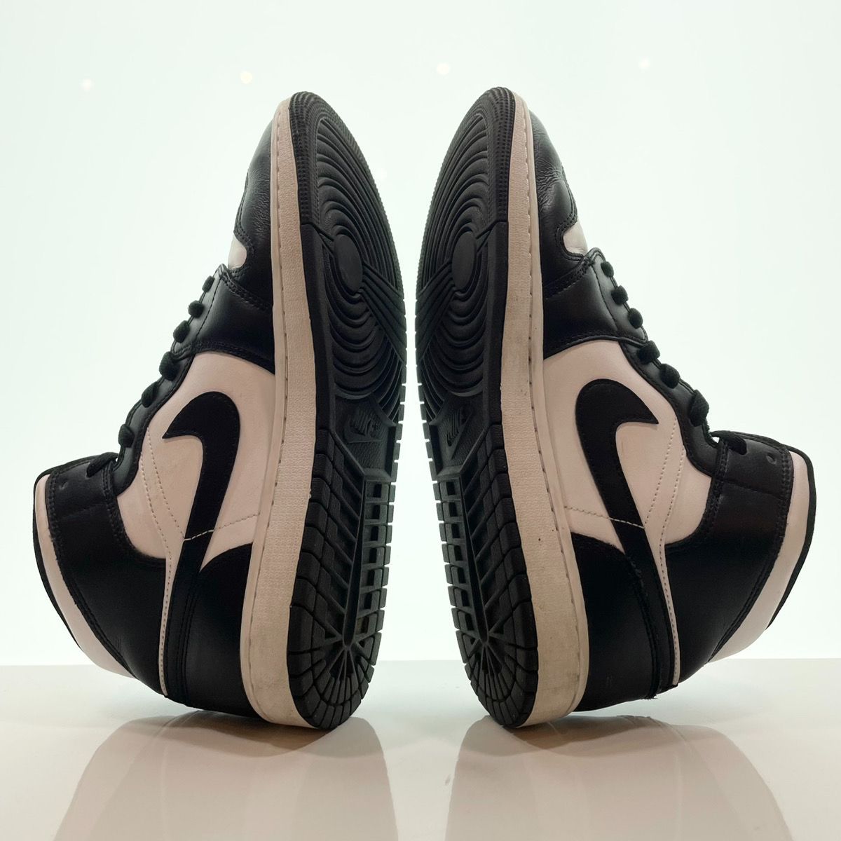 ナイキ NIKE WMNS AIR JORDAN 1 MID ウィメンズ エア ジョーダン ナイキ NIKE WMNS AIR JORDAN 1 MID ウィメンズ エア ジョーダン