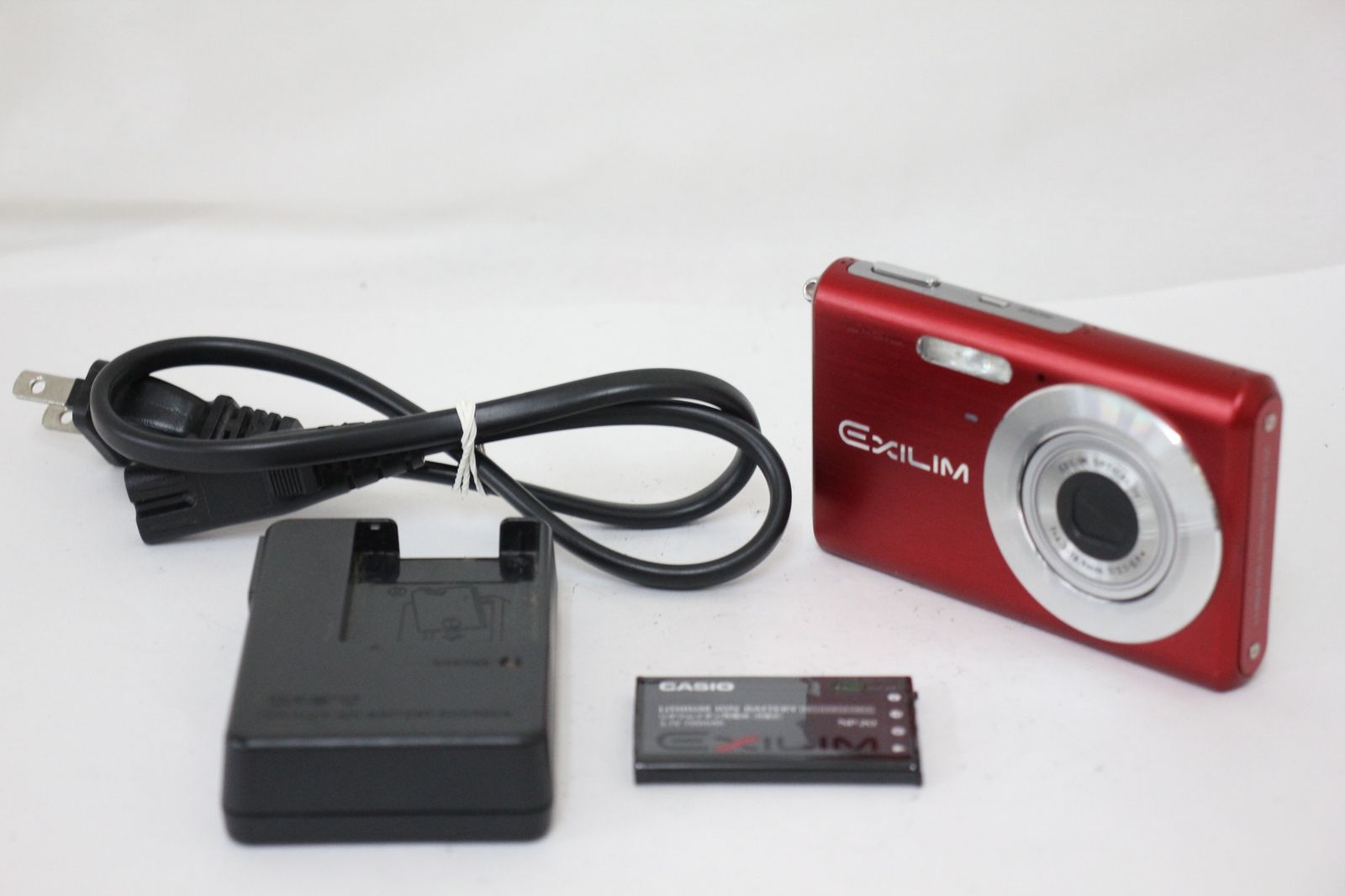 返品保証】 カシオ Casio Exilim EX-Z60 レッド 3x バッテリー 