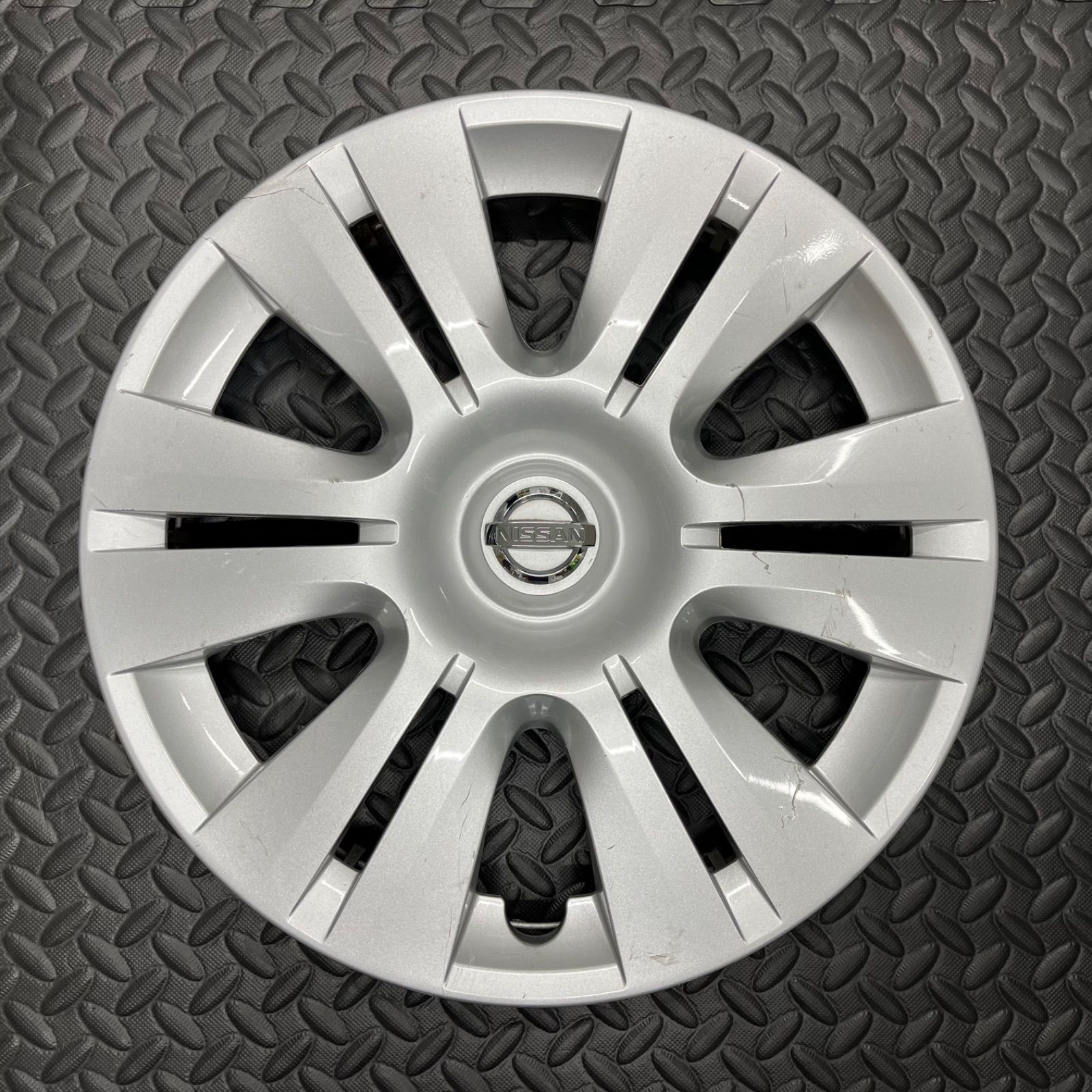 日産NV350純正ホイールキャップ付195/80r15