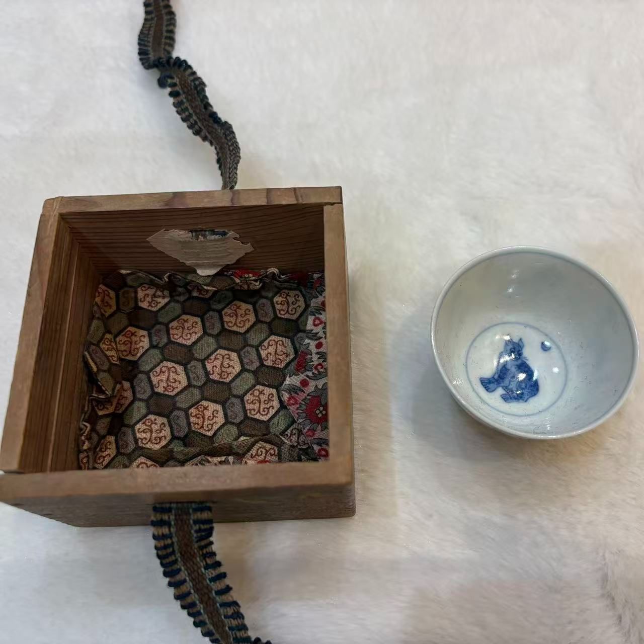 大明嘉靖年製 陶磁器 陶磁製 青磁 猫柄 徳利 盃 とっくり カップ 藍色 口径 約5 8 cm 高さ 約3 4 き