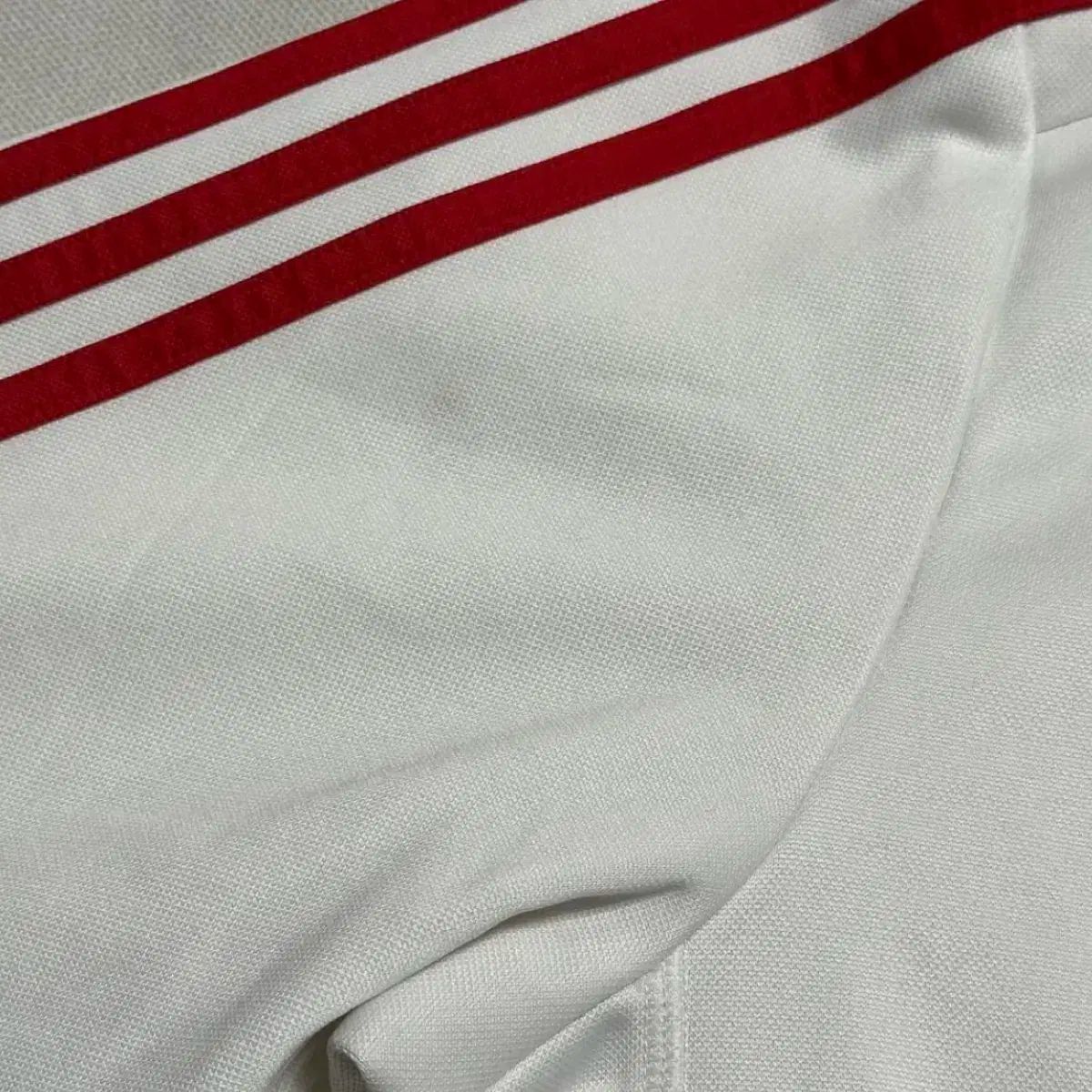 白 トラックジャージ