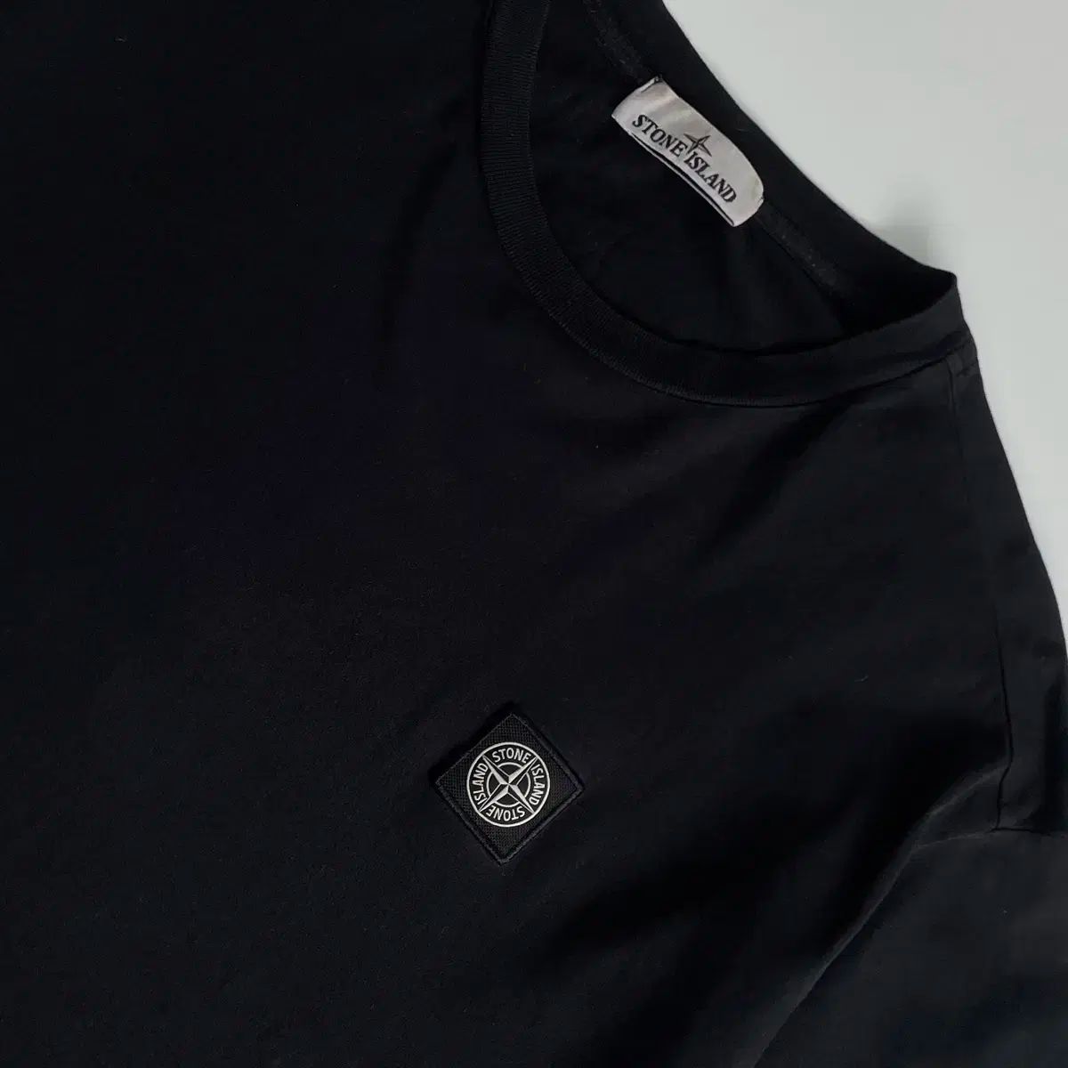 韓国の人気【STONE 】★コンパスパッチ コットン Tシャツ Stone Island ストーン アイルランド コンパス パッチ 黒 半袖 T