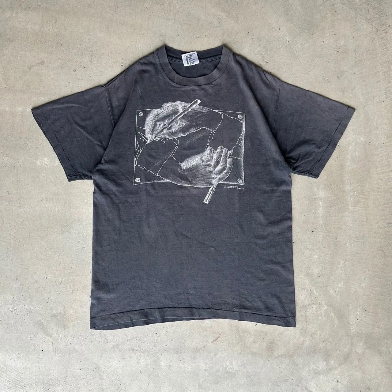90s M. C. Escher Tシャツ　描く手　希少　ヴィンテージ　古着 90s MC ESCHER T-SHIRT | Made in USA | Size L - MATIN