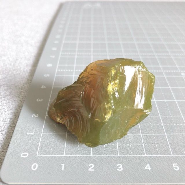 ★アンダラクリスタル原石★変色タイプ　オリーブグリーンカラー ☆アンダラクリスタル原石☆変色タイプオリーブグリーンカラー 【公式