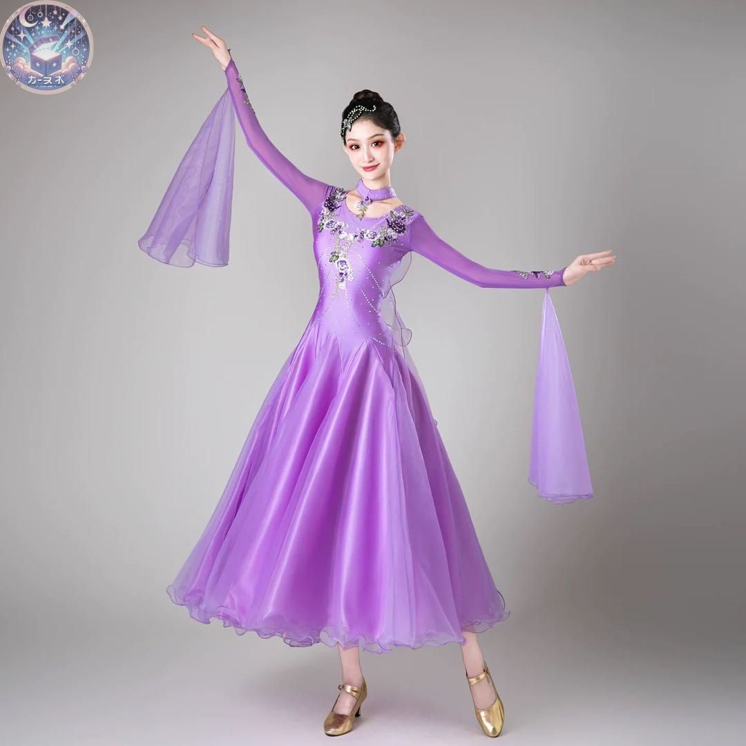 輝く石付き ドレス