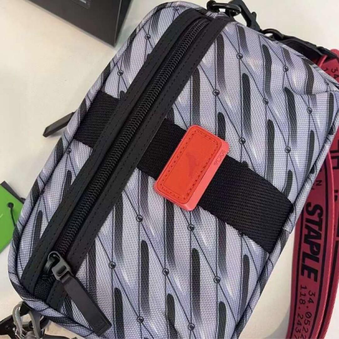 新品 TUMI ショルダーバッグ グレー 374102 - メルカリ 