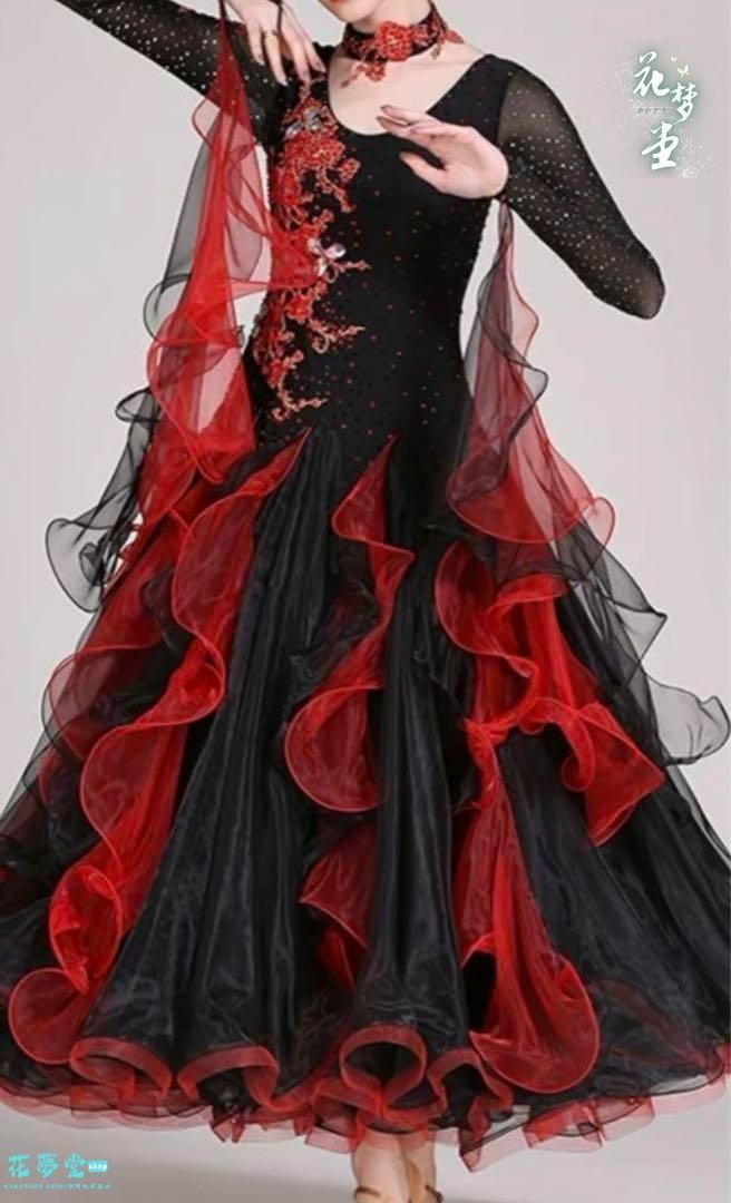 25年新作 新品未使用社交ダンス 大きい裾 赤黒 豪華競技着