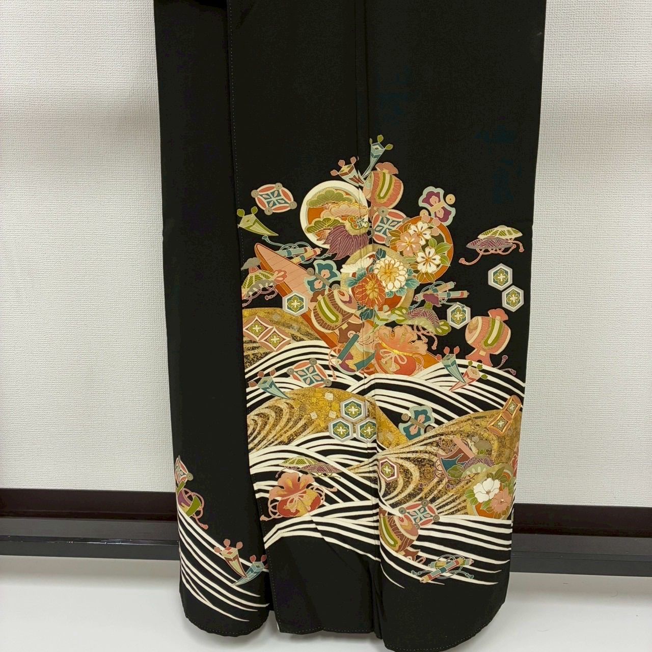 金駒刺繍 宝尽くし 黒留袖 正絹 裄65.5 比翼 袷 着物 MK-457 - メルカリ