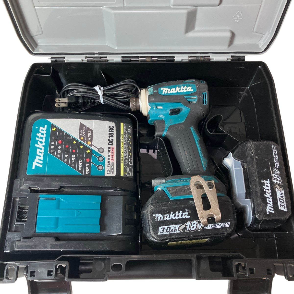 ЗЗMAKITA マキタ 18v 充電式インパクトドライバ バッテリーx2 充電器 