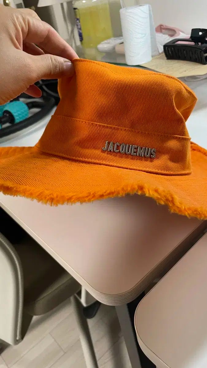 JACQUEMUS バケットハット オレンジ 最旬！JACQUEMUS(ジャックムス)のバケットハットを1万円台で