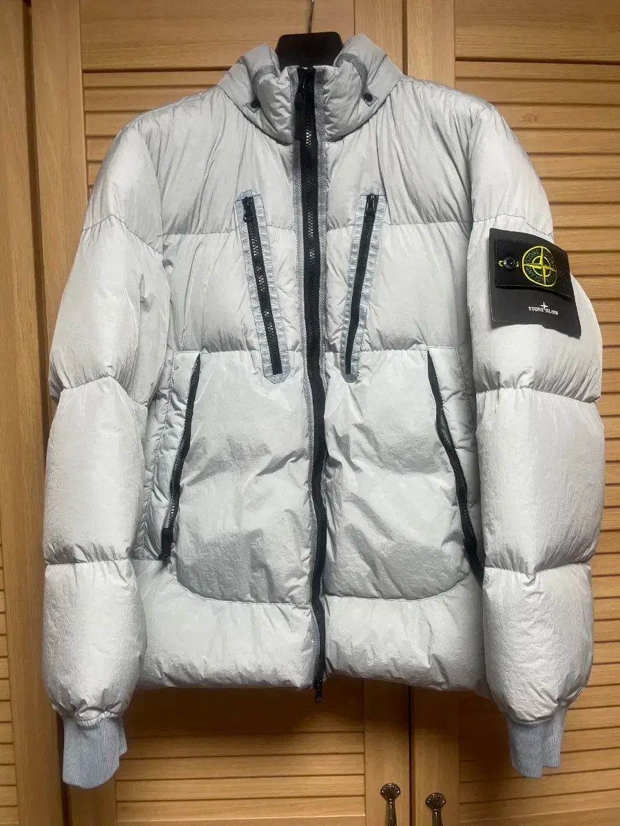 【雷市場（ポンジャン）商品韓国直送】 百貨店販売モデル STONE ISLAND(ストーンアイランド) ダウンジャケット M
