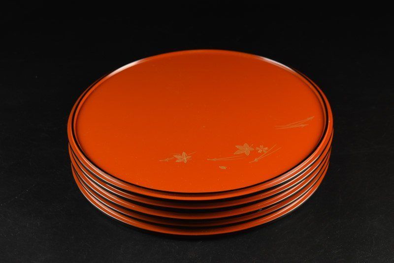 蔵A3301a 輪島塗 曽我路幸 朱塗沈金紅葉文 丸卓上膳 五客 紙箱