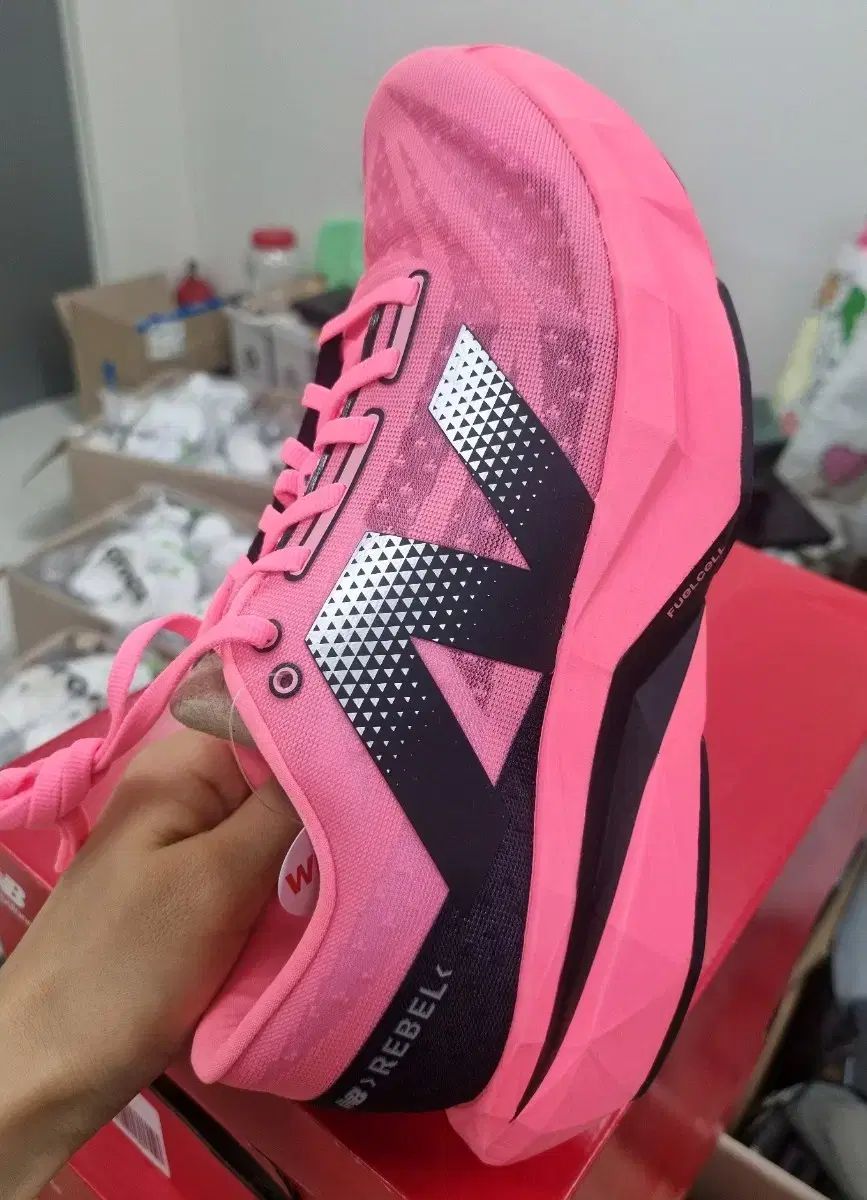 New Balance ニューバランス フューエルセル レベル v4 ピンク 2E