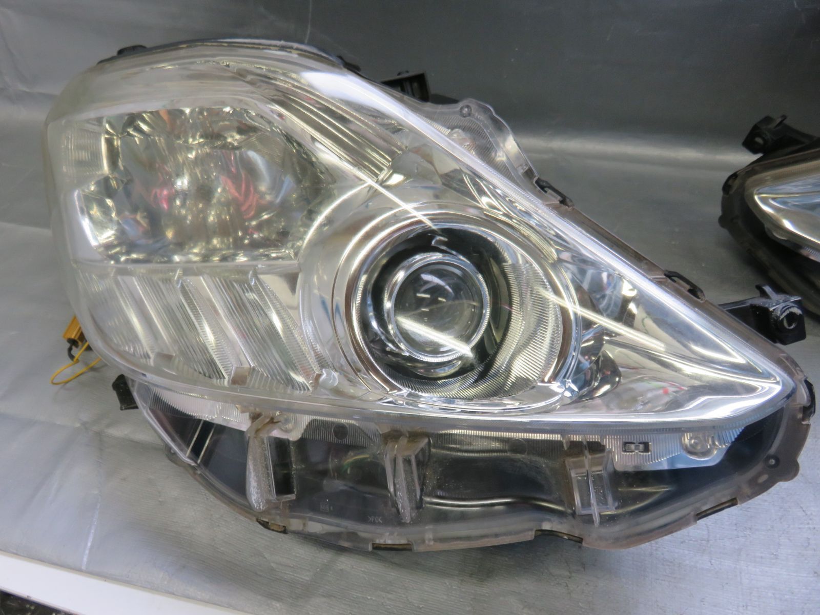 トヨタ アルファード 20系 純正 HID ヘッドライト 左右セット Yahoo!オークション - 純正 20 後期 アルファード 左右 HID