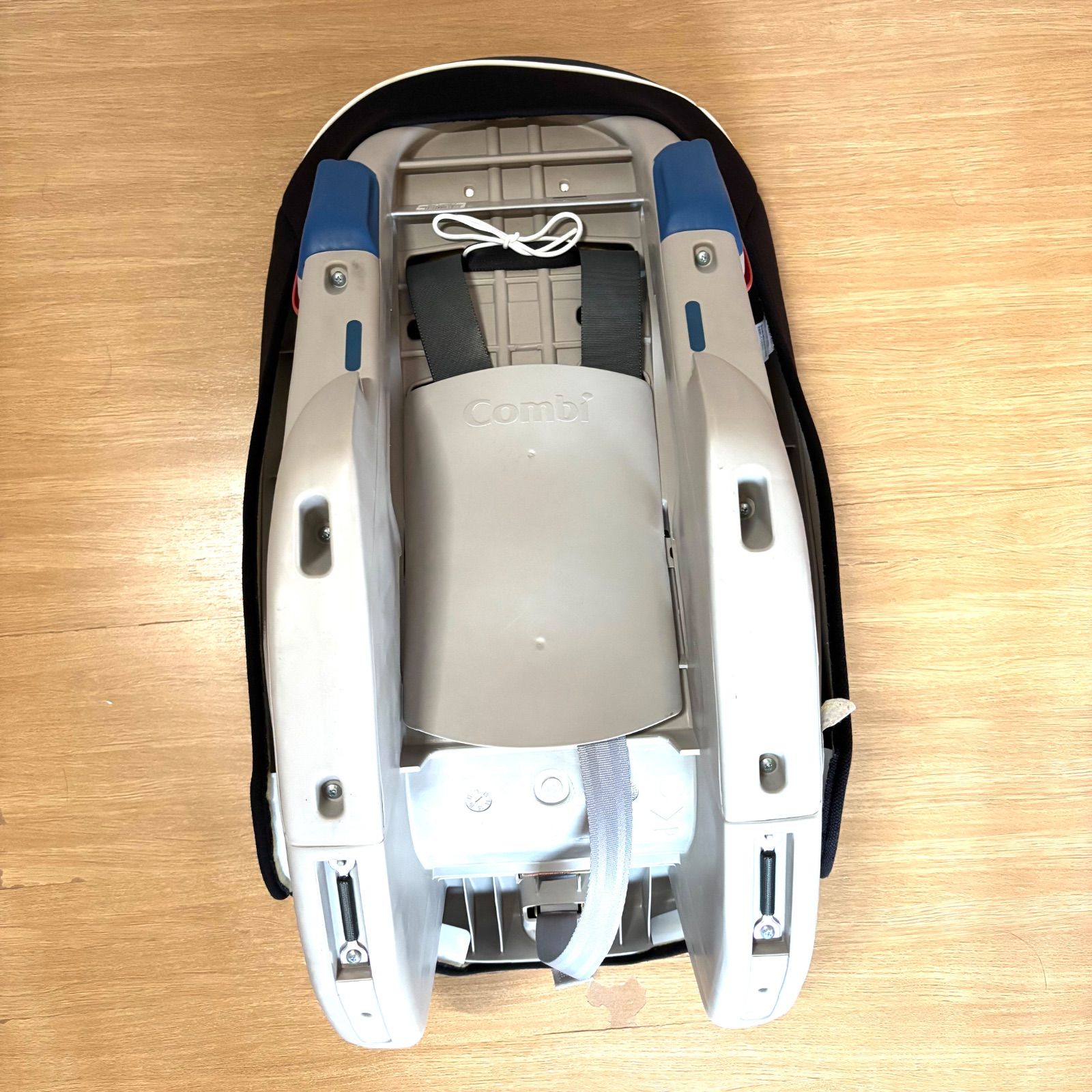 美品　新生児ok！　コンビ　チャイルドシート　コッコロS　UX　セサミ コッコロS UX｜コンビ公式ブランドストア