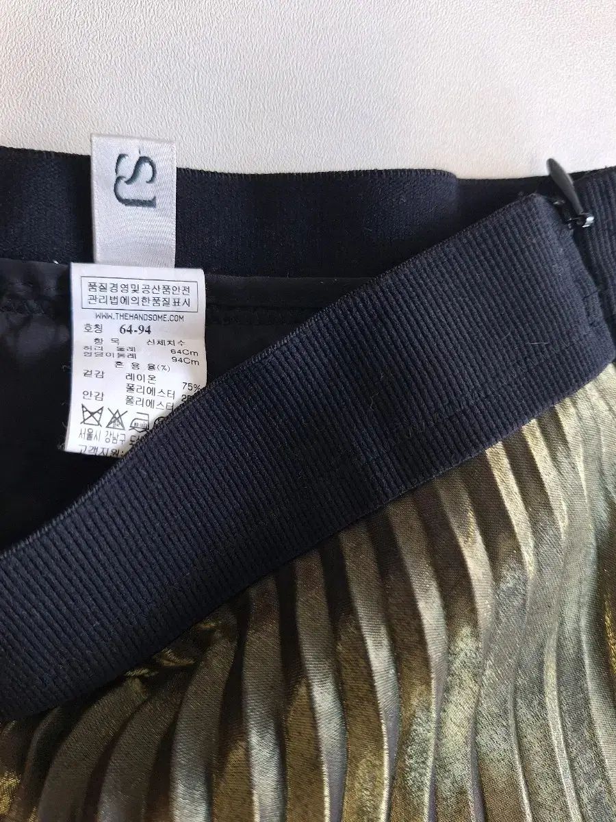 ゴールド プリーツ