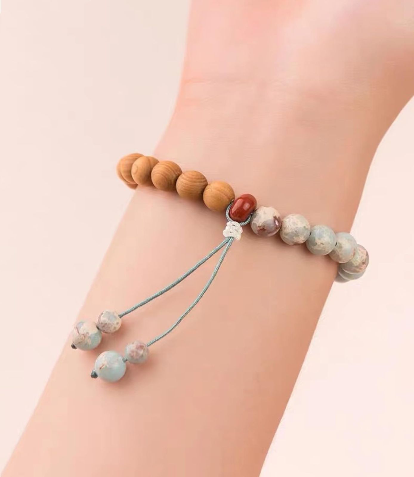 やブレスレット オフィスワーカー向けの手のひらマッサージによるストレス解消