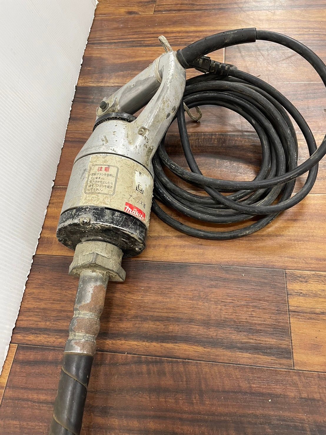 マキタ　バイブレーター　VR2806A   中古 Yahoo!オークション - マキタ コンクリートバイブレーター