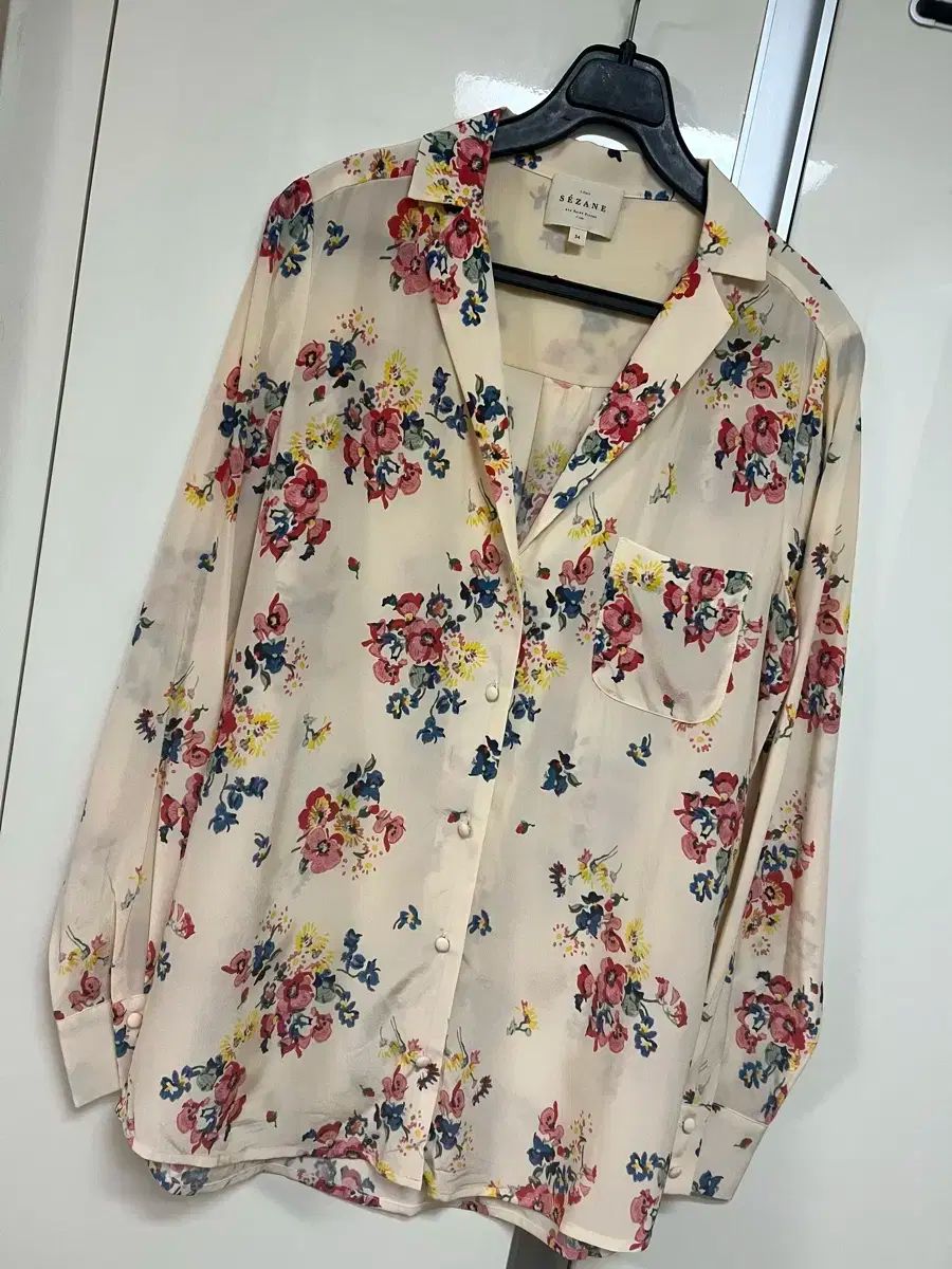 セザンヌ SEZANE シルク 100 % フラワー シャツ フローラル