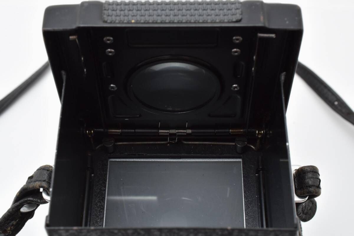 Mamiya C33 medium format camera + 105mm f⁄3.5 lens | Classic
