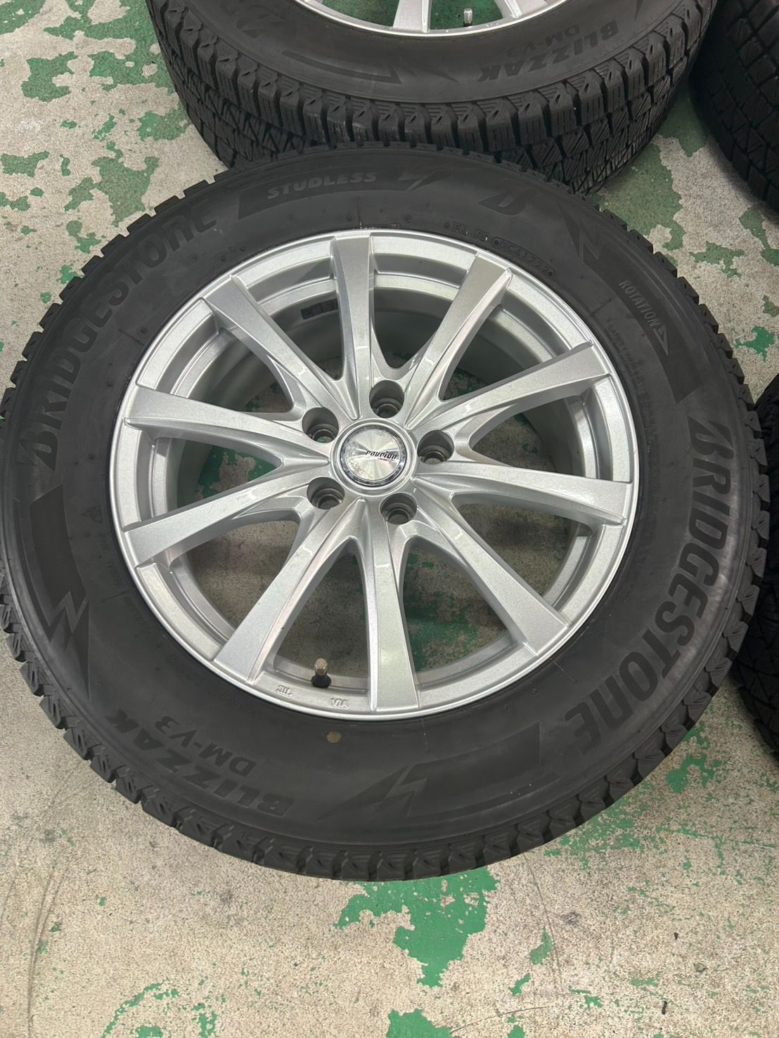 BRIDGESTONE BLIZZAK DM-V3 225|65R17 2025年製 残溝8.4mm Weds LOVRION RS01 17×7J 47 PCD114.3 5穴 スタッドレス アルミホイール4本セット