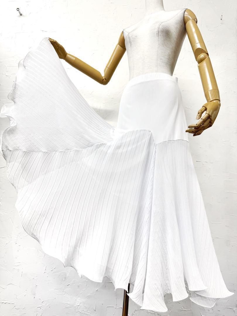 新品　ホワイト フリル　プリーツ　セットアップ　ツーピース　ｄ023 新品 ホワイト フリル プリーツ セットアップ ツーピース d023