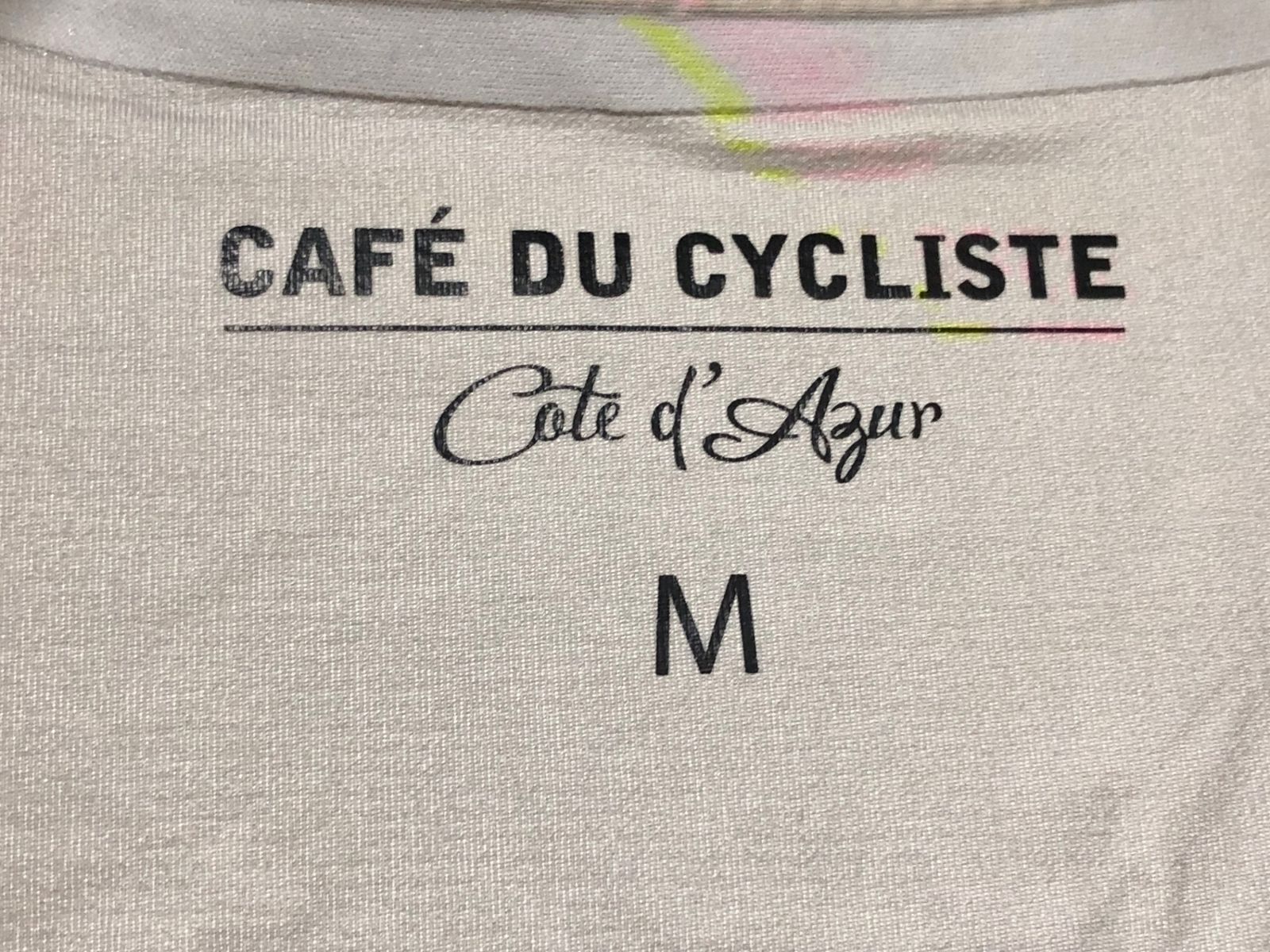 ウィンドブレイカー 黄色