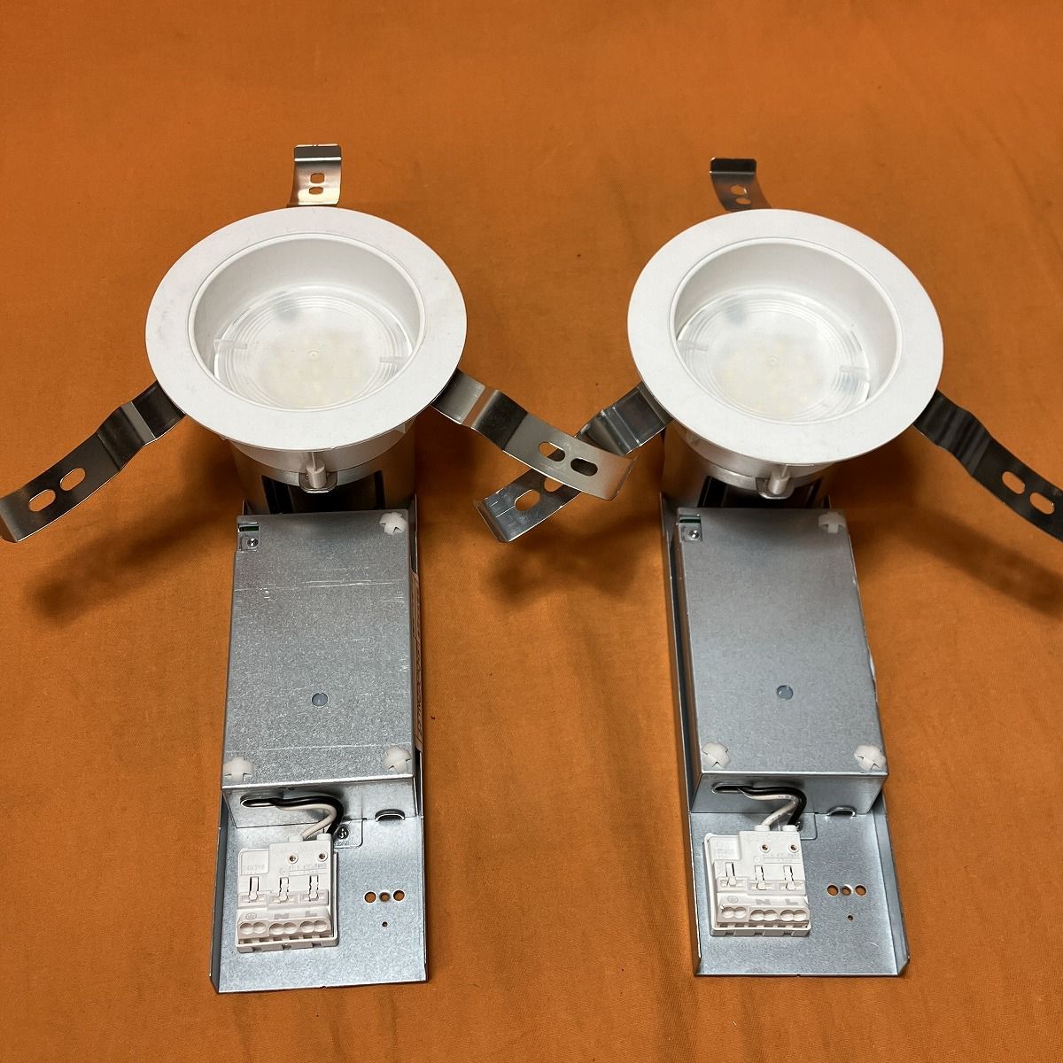 東芝 LEDユニット交換形 ダウンライト 軒下用直付シーリング 黒色 高効率 調光 直付150 1000シリーズ 東芝 LEDユニット交換形 ダウンライト 軒下用直付シーリング 黒色 高