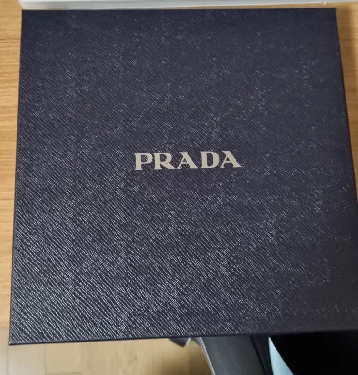 Prada(プラダ) ロゴ シルク スカーフ - メルカリ