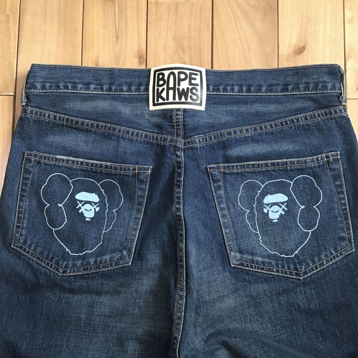 KAWS × BAPE デニム パンツ Mサイズ a bathing ape Denim pants カウズ