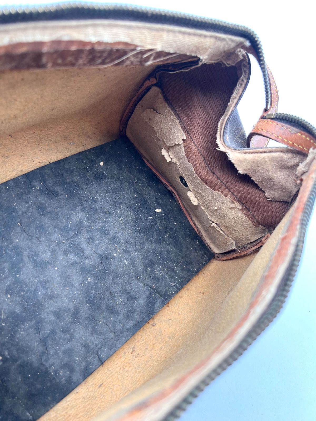 LOUIS VUITTON ルイヴィトン ポーチ トゥルース パット プレシオン