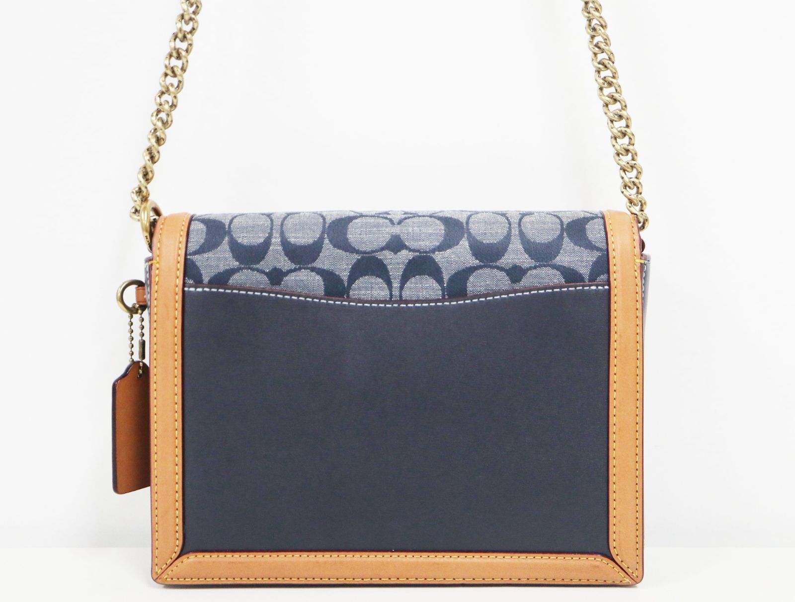 シグネチャー COACH ハットン ぺブルレザー COACH（コーチ）の「コーチ 