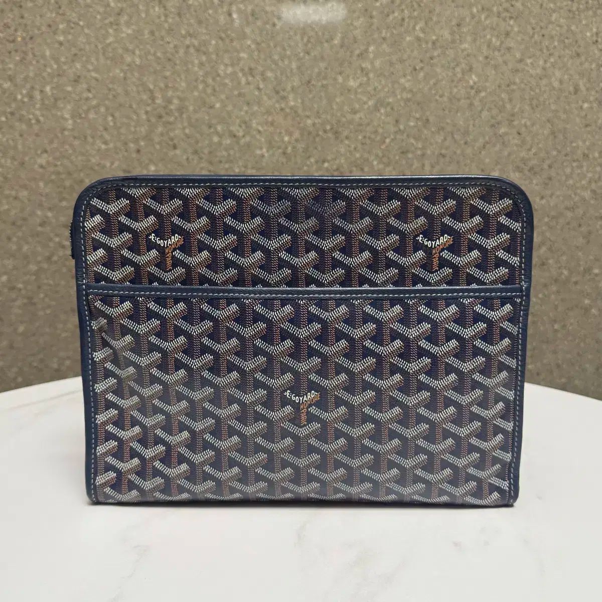 GM サイズ Goyard ゴヤール ジュバンス ネイビー 立っている クラッチ