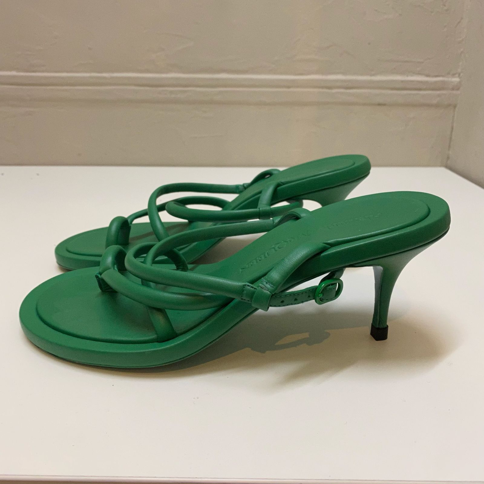 Alexander McQueen アレキサンダーマックイーン ストラップ キトゥン 