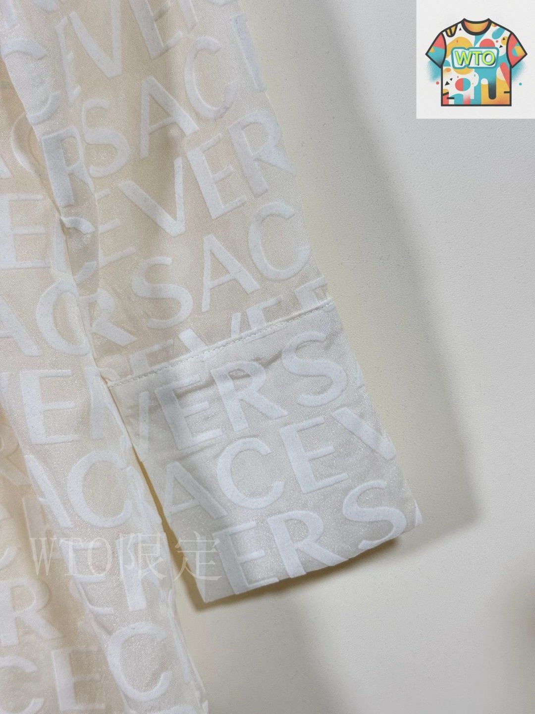 今日特価】Versace All-Over Logo Flocked Jacquard Letter Long