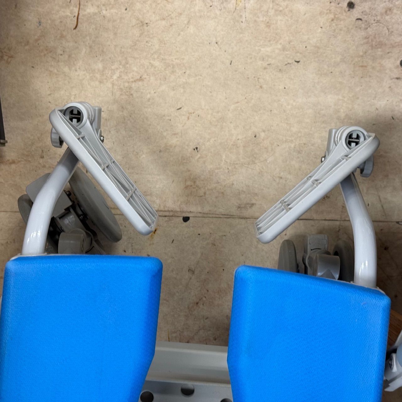 U型シート式 シャワーキャリー くるくるチェアD 360°回転シート 入浴介助 浴室チェア 浴室用 車椅子代替 コンパクト 折りたたみ可 Uシート ウチエ 入浴施設 家庭用 STEELWINDOWSANDDOORS_COM