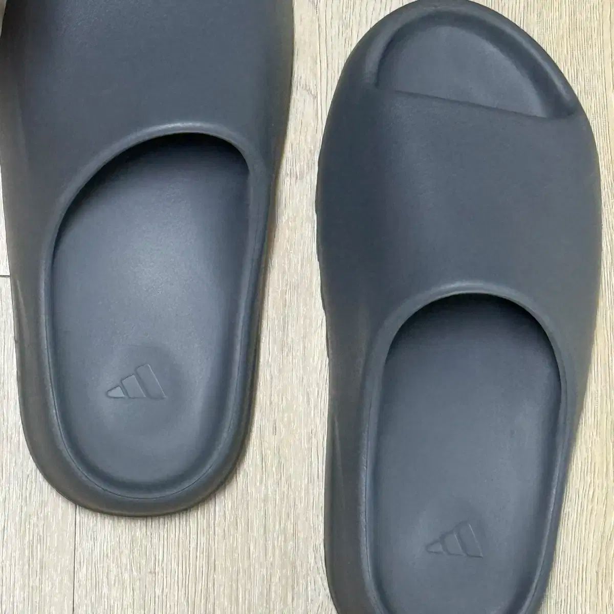 adidas YEEZY Slide 