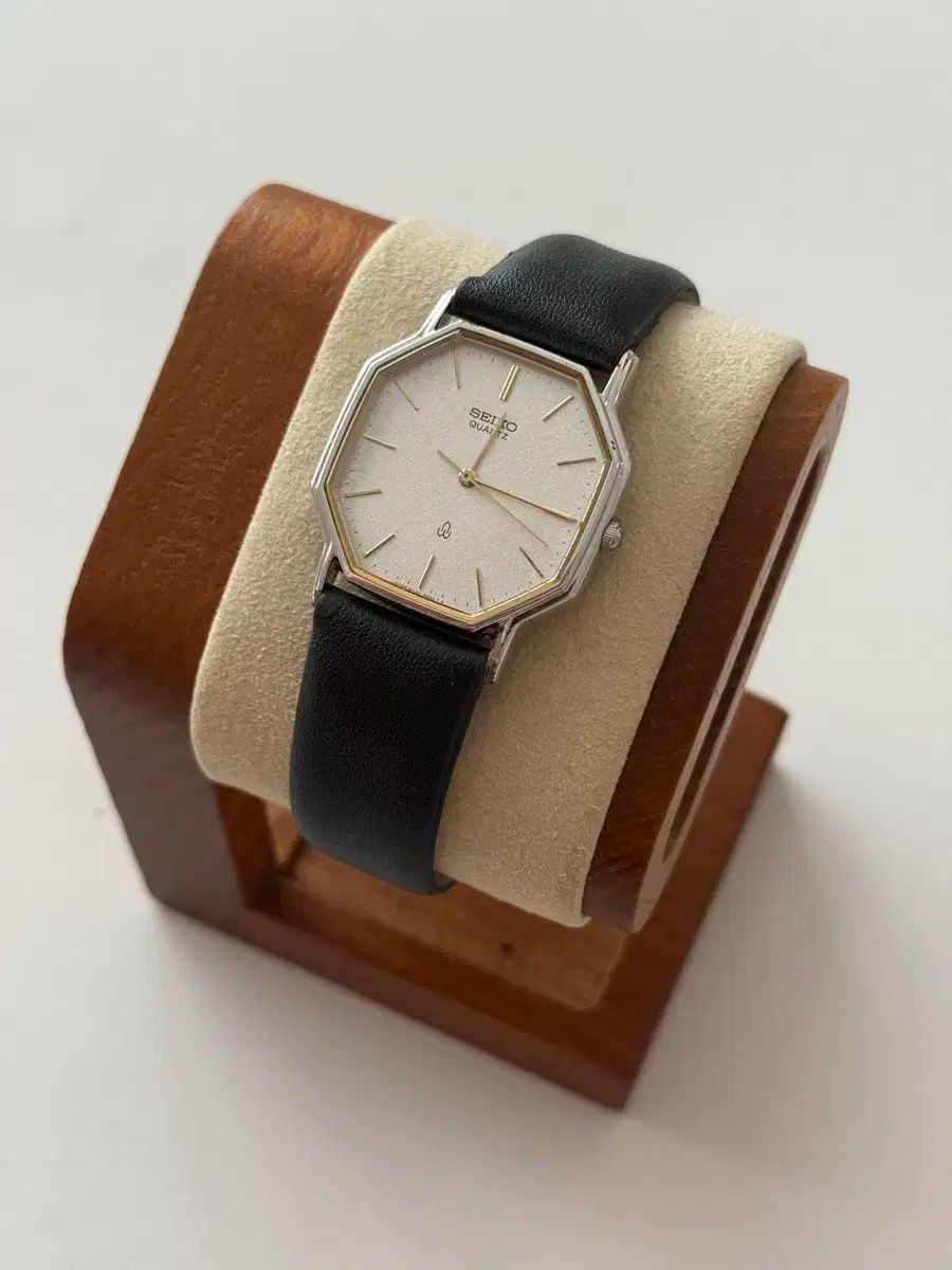 SEIKO セイコー クオーツ 白 シャンパン GOLD