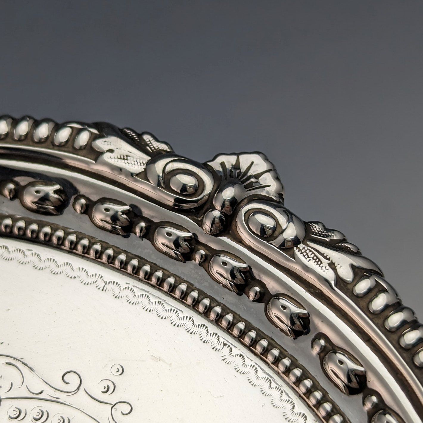 1899年 英国アンティーク 純銀製サルヴァ カードトレイ 直径22cm 315g