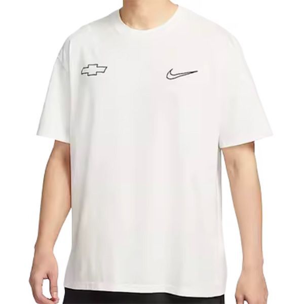 未来的な NIKE X DEVIN BOOKER X CHEVROLET TEE ナイキ デビン ブッカー シボレー Tシャツ MEN S white HV6691-100
