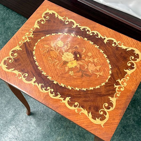 クラシックスタイル 花柄木製テーブルイタリア製オルゴール付き クラシックスタイル 花柄木製テーブルイタリア製オルゴール付き