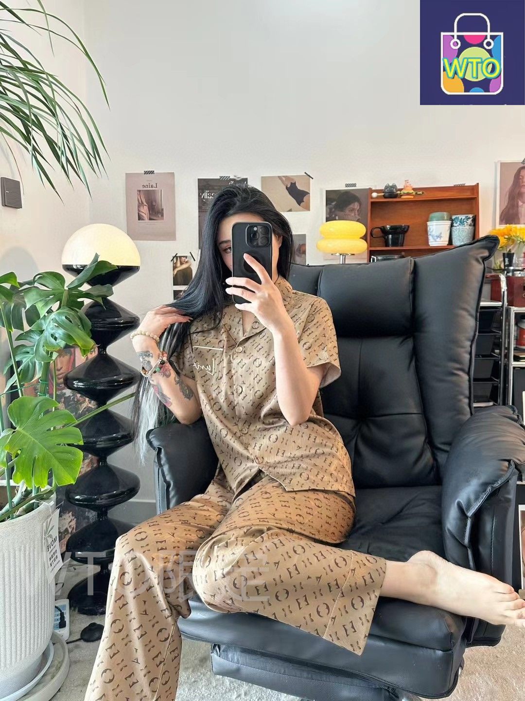 これは LOUIS VUITTON ルイ ヴィトン の のカップル用パジャマです 原単品質で ファッション界を驚かせる で ファッションの最先端をリードします