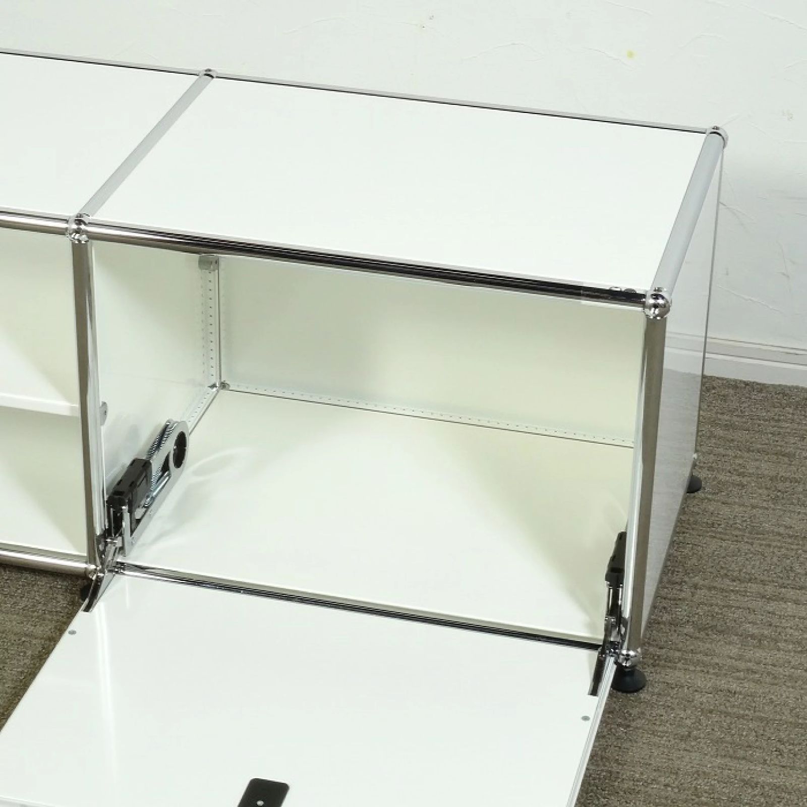 日常 ◾︎SELUNO◾︎ アウトレット USM Haller USMハラー テレビボード ドロップダウンドア×2 ディバイダーシェルフx1 | ホワイト 22万 v555  2025セール開催中！