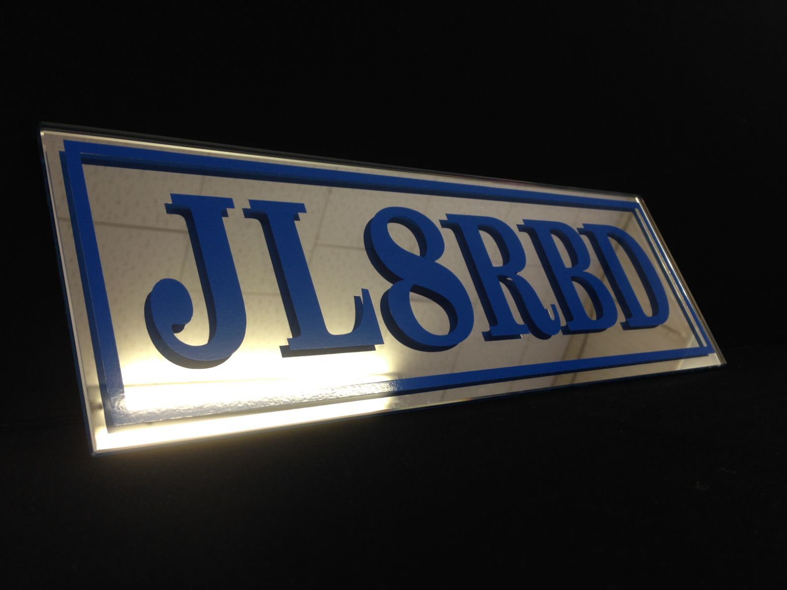 HINO デュトロ ワイド に ワンマンミラー 長さ300ｍｍX幅100ｍｍX厚さ5ｍｍ 本物ミラー 鏡 に お好きな 文字入れ コールサイン チームプレート製作 字体 選択 納期約1週間 全国 FFCRYSTALESIA_COM