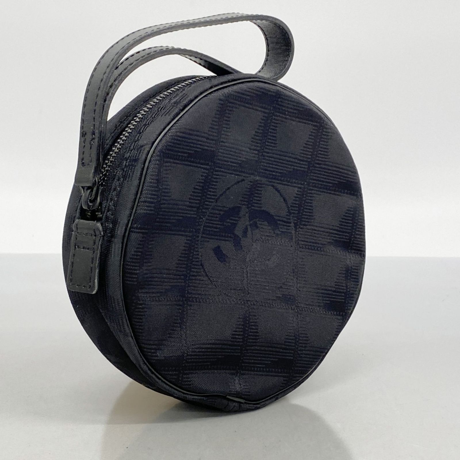 CHANEL ブラック ナイロン ポーチ CHANEL ブラック ナイロン ポーチ - メルカリ