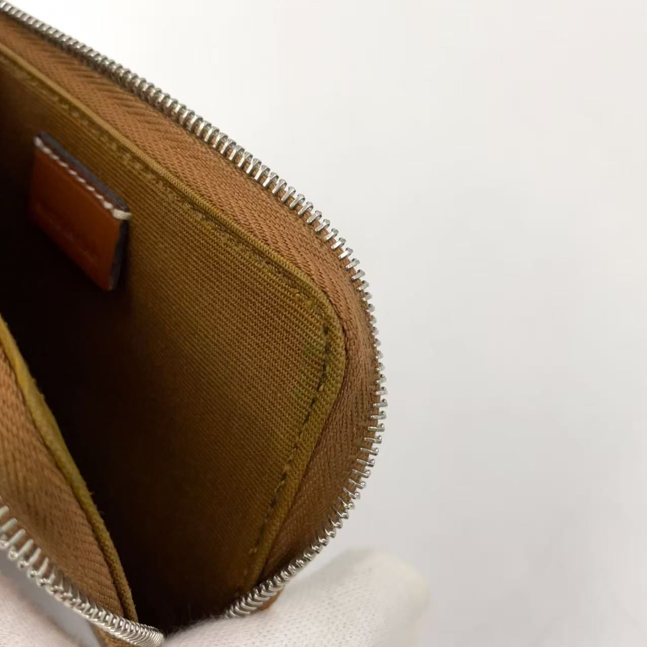 パース付きジップド レザー