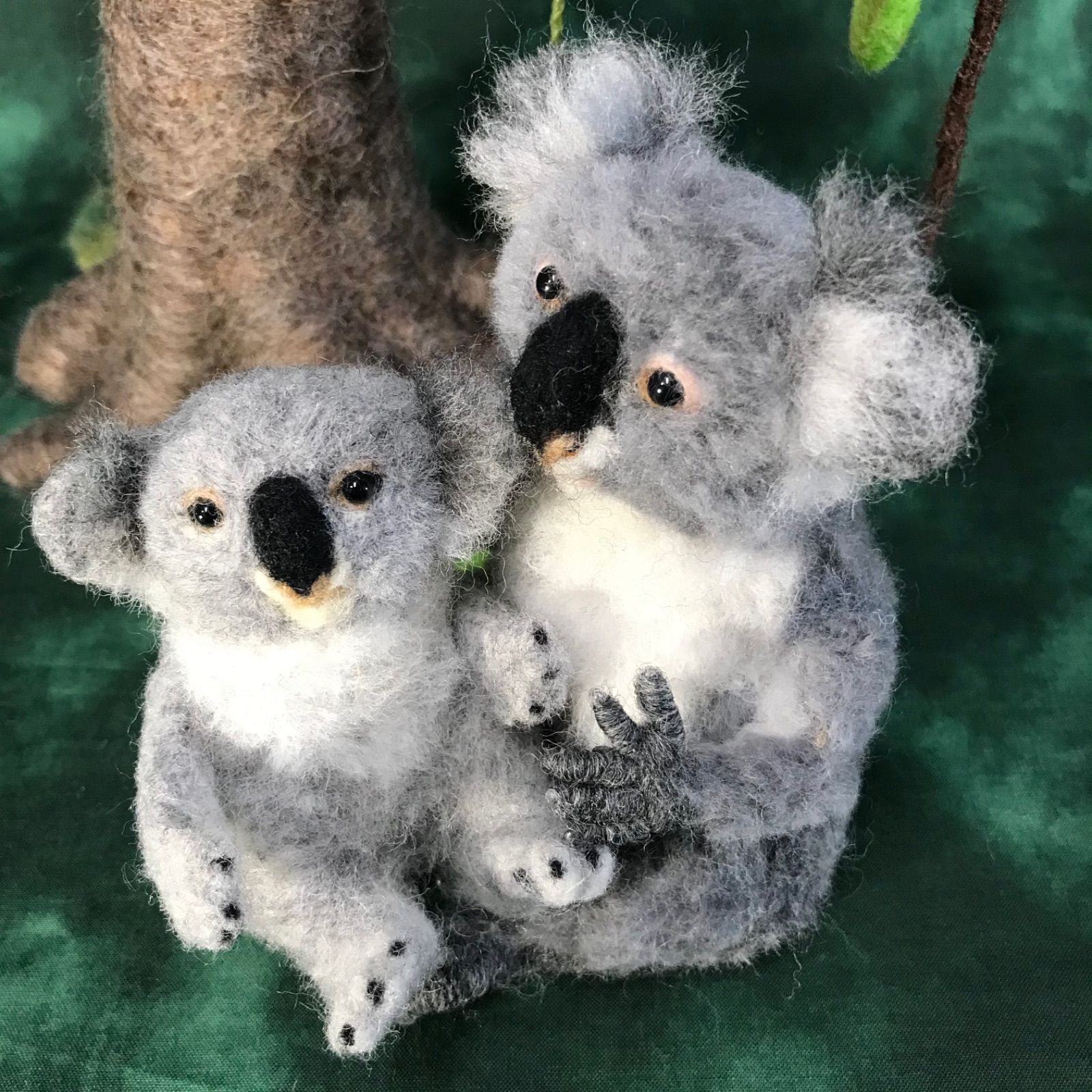 羊毛フェルト　コアラとペキニーズさん。 羊毛フェルト コアラとペキニーズさん。 羊毛フェルトコアラと