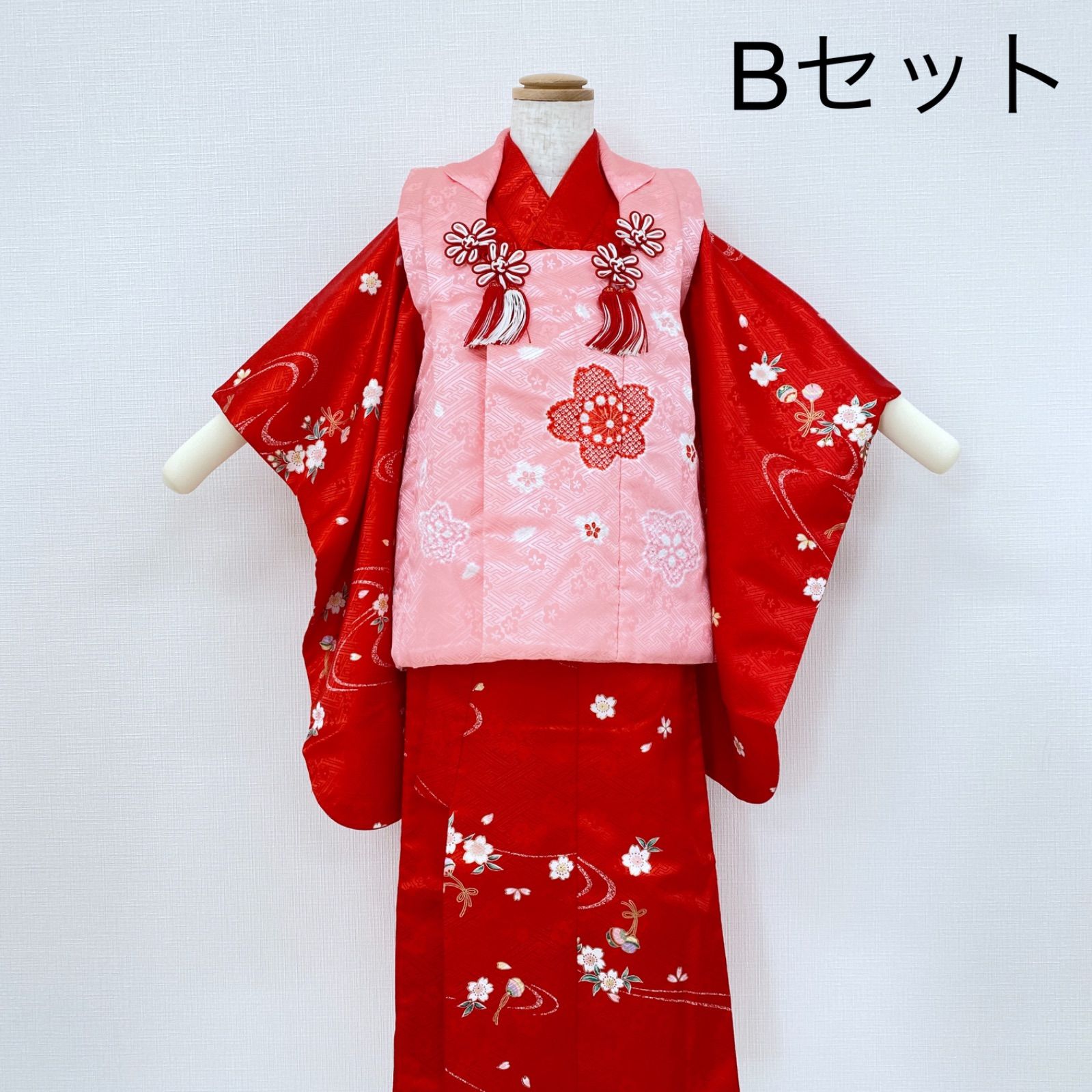 七五三3歳女の子 フルセット 赤地 草履 巾着 長着 襦袢 被布 箱入り 七五三 3歳 女の子 着物 被布 被布セット 襦袢 巾着 草履 美品